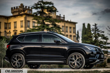 Seat Ateca – side profile, black against a historic building