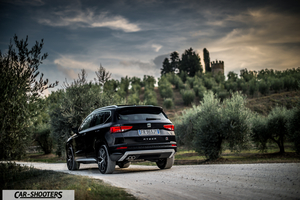 Seat Ateca – rear three-quarter, black on a country road