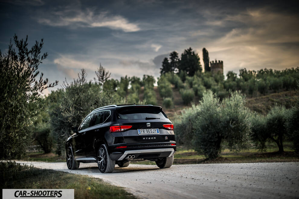 Seat Ateca – rear three-quarter, black on a country road