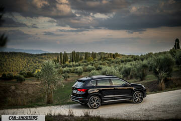 Seat Ateca – rear three-quarter, black on a country road