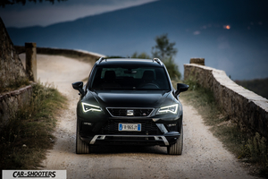 Seat Ateca – front three-quarter, black on a country road