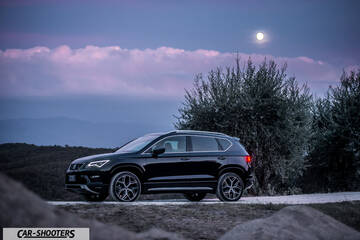 Seat Ateca – side profile, black on a country road at dusk