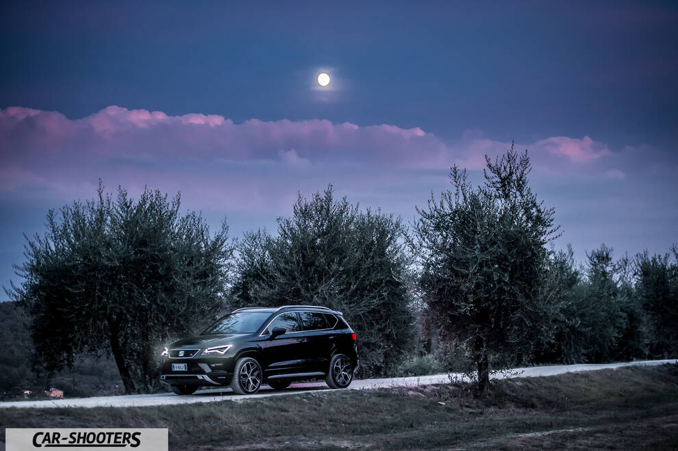 Seat Ateca – front three-quarter, black on a dirt road under moonlight