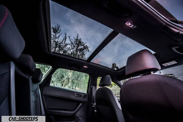 Seat Ateca – interior, panoramic sunroof and rear seats