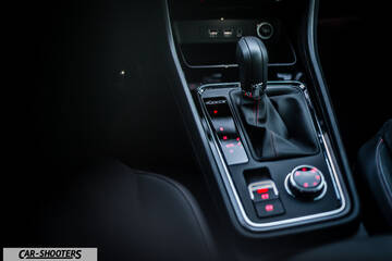 Seat Ateca – interior, center console and gear shifter