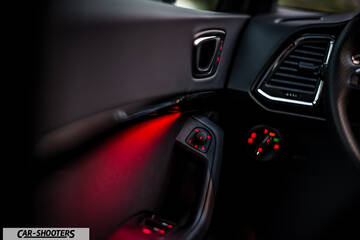 Seat Ateca – interior, ambient door lighting and controls