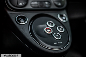 Abarth 695 Rivale – detail, gear selector buttons close-up