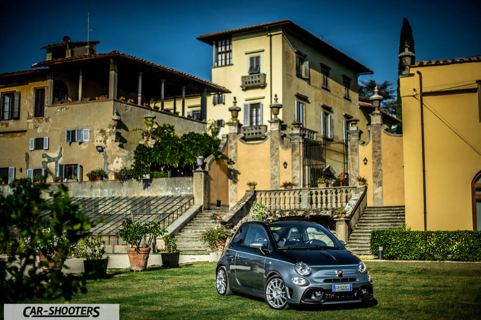 Abarth 695 Rivale – front three-quarter, grey metallic in front of an italian villa