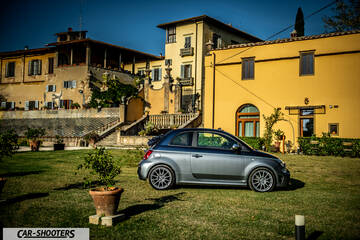 Abarth 695 Rivale – side profile, grey parked on a lawn in front of a building