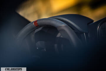 Abarth 695 Rivale – dashboard, leather steering wheel close-up