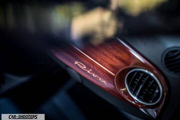 Abarth 695 Rivale – dashboard, wooden dash trim with lettering