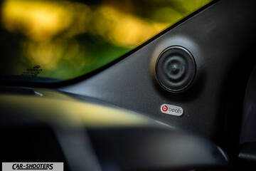 Abarth 695 Rivale – detail, beats audio speaker badge