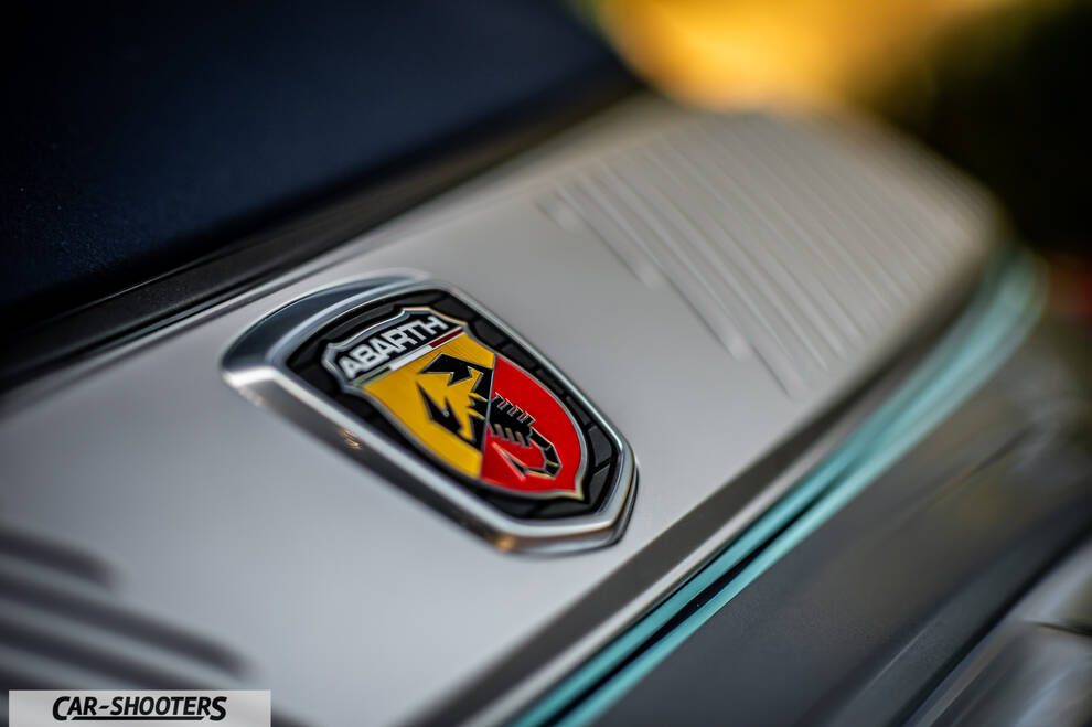 Abarth 695 Rivale – detail, emblem close-up