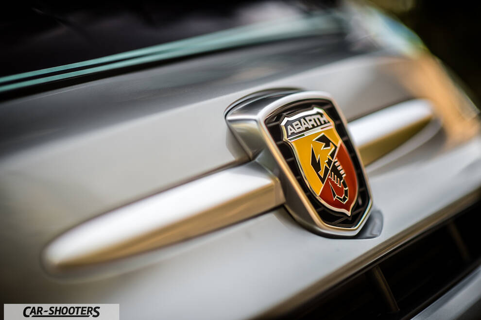 Abarth 695 Rivale – detail, close-up of car badge