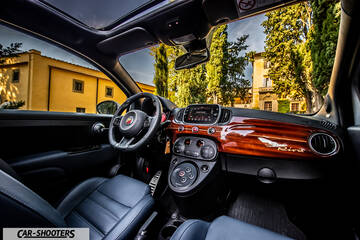 Abarth 695 Rivale – interior, leather front seats