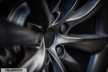 Tesla Model X – detail, alloy wheel close-up