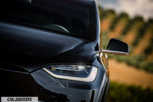 Tesla Model X – detail, headlight close-up