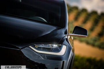 Tesla Model X – detail, headlight close-up