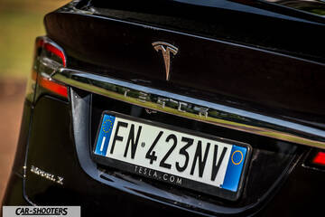 Tesla Model X – rear view, black with a european license plate