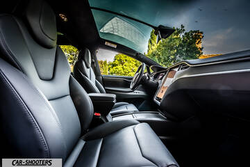 Tesla Model X – interior, leather front seats