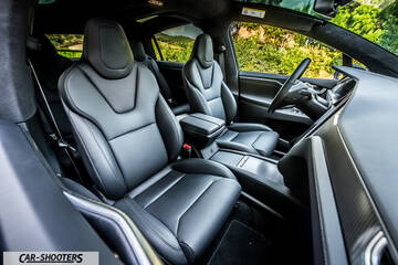 Tesla Model X – interior, black leather front seats