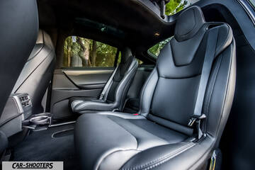 Tesla Model X – interior, leather rear seats