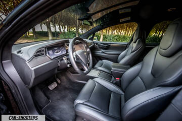Tesla Model X – interior, black leather front seats