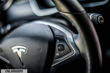 Tesla Model X – interior, steering wheel close-up