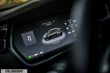 Tesla Model X – dashboard, digital instrument cluster