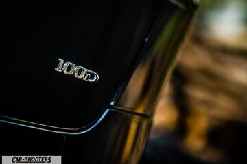 Tesla Model X – detail, badge close-up