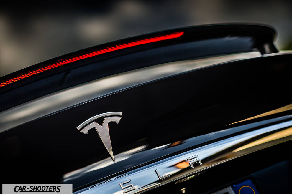 Tesla Model X – detail, rear badge close-up