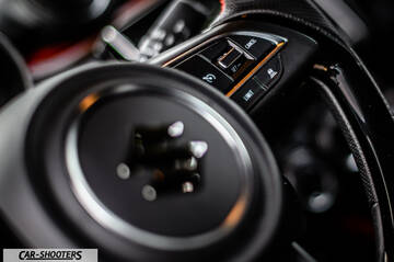 Suzuki Swift Sport – detail, steering wheel controls close-up