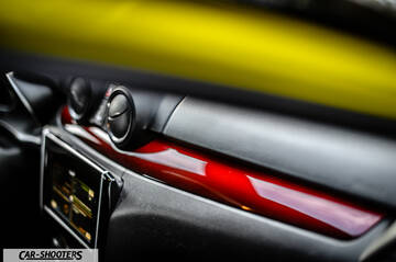 Suzuki Swift Sport – dashboard, red dashboard trim and air vents