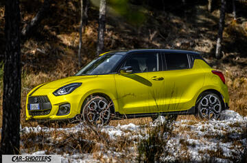 Suzuki Swift Sport – front three-quarter, yellow in a snowy forest