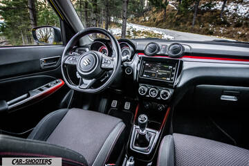 Suzuki Swift Sport – dashboard, view from driver cockpit