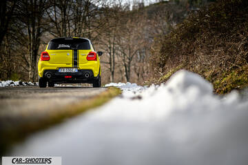 Suzuki Swift Sport – rear view, yellow on a snowy road