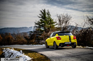 Suzuki Swift Sport – rear three-quarter, yellow on a country road