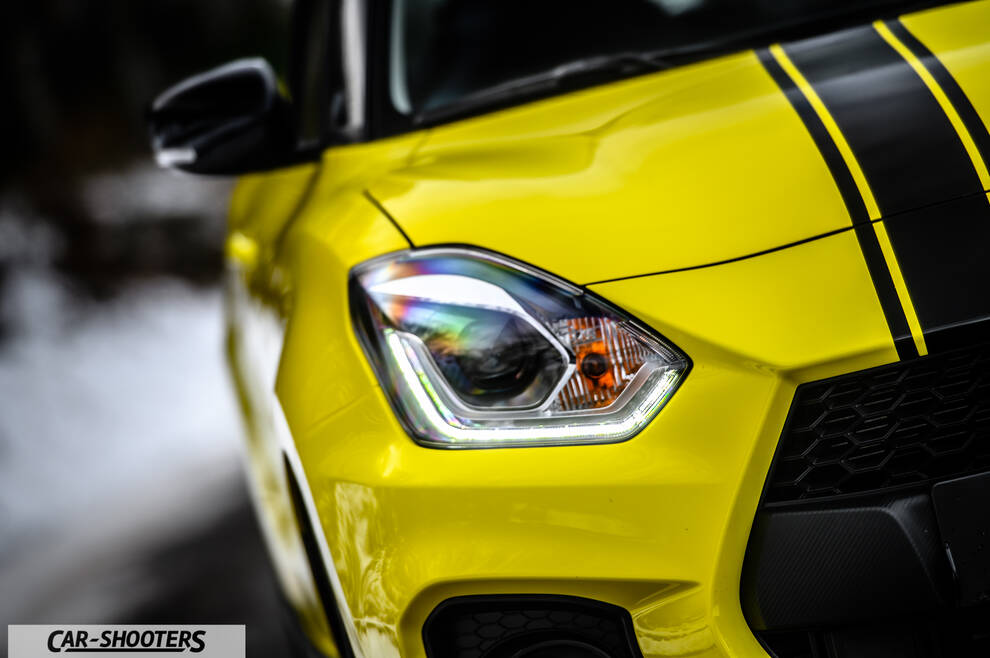 Suzuki Swift Sport – front three-quarter, yellow with black racing stripes