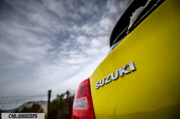Suzuki Swift Sport – detail, emblem close-up