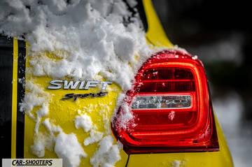 Suzuki Swift Sport – detail, covered in snow