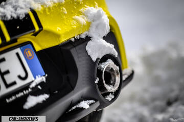 Suzuki Swift Sport – detail, exhaust tip covered in snow