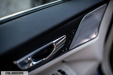 Volvo V60 – detail, door panel close-up