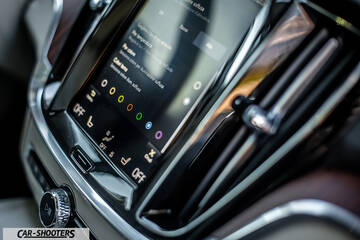 Volvo V60 – dashboard, touchscreen infotainment display and air vent