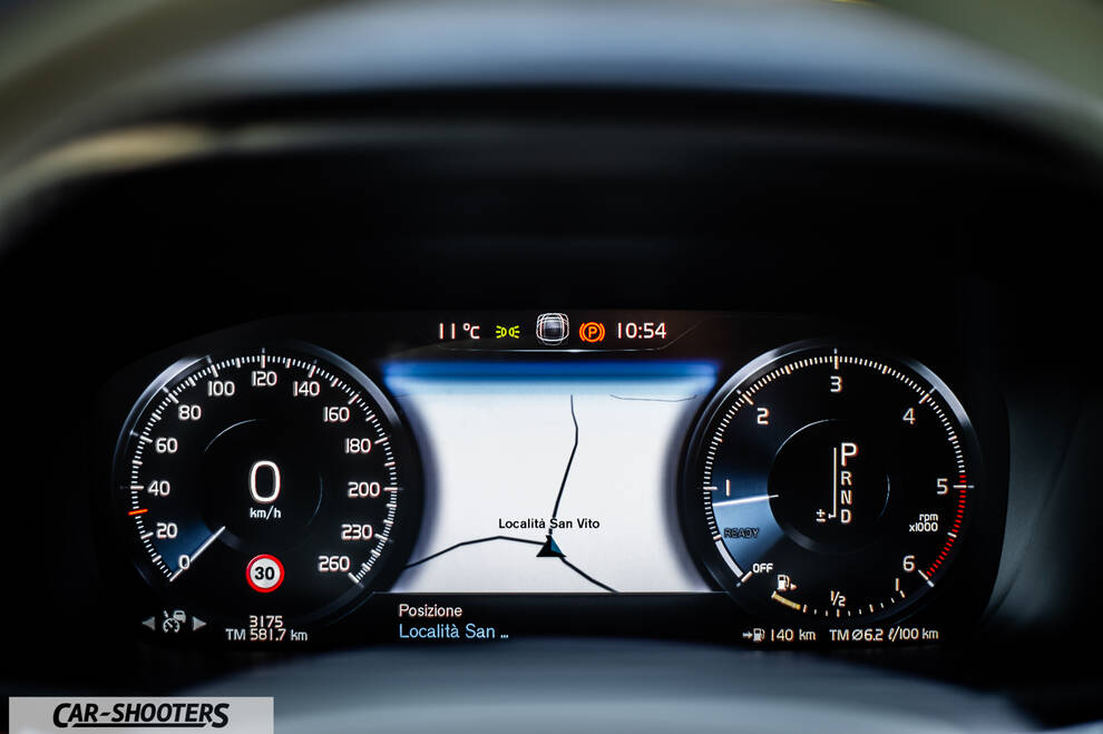 Volvo V60 – dashboard, digital instrument cluster