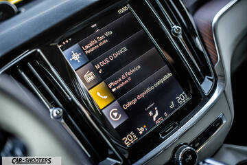 Volvo V60 – dashboard, touchscreen infotainment system