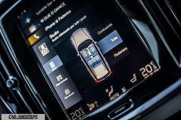 Volvo V60 – dashboard, digital infotainment display