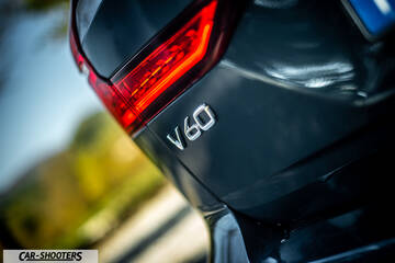Volvo V60 – detail, rear badge close-up