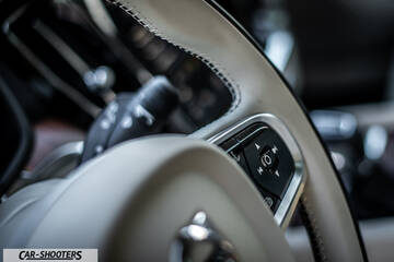 Volvo V60 – interior, leather steering wheel close-up