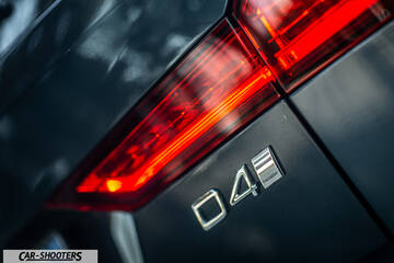 Volvo V60 – detail, tail light and badge close-up