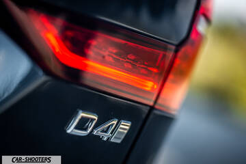 Volvo V60 – detail, rear taillight and badge close-up